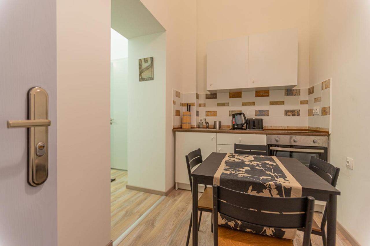 Downtown Studio Flat In Budapest, Mona Eksteriør billede